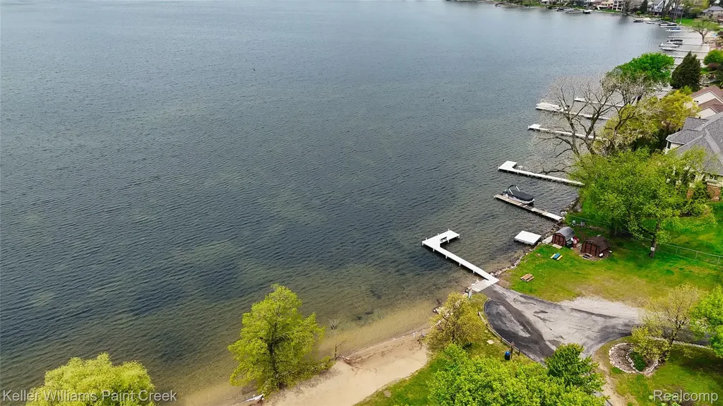 2799 Lochmoor Boulevard Orion Charter Township MI 48360