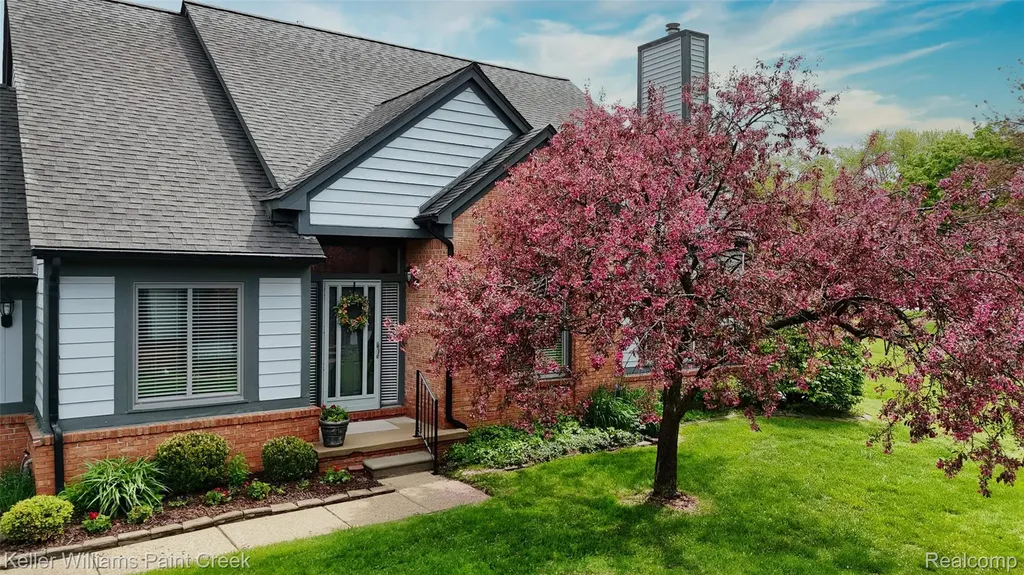 2799 Lochmoor Boulevard Orion Charter Township MI 48360