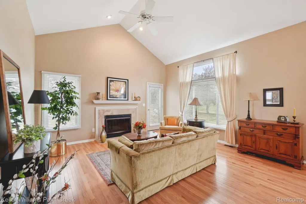 2799 Lochmoor Boulevard Orion Charter Township MI 48360