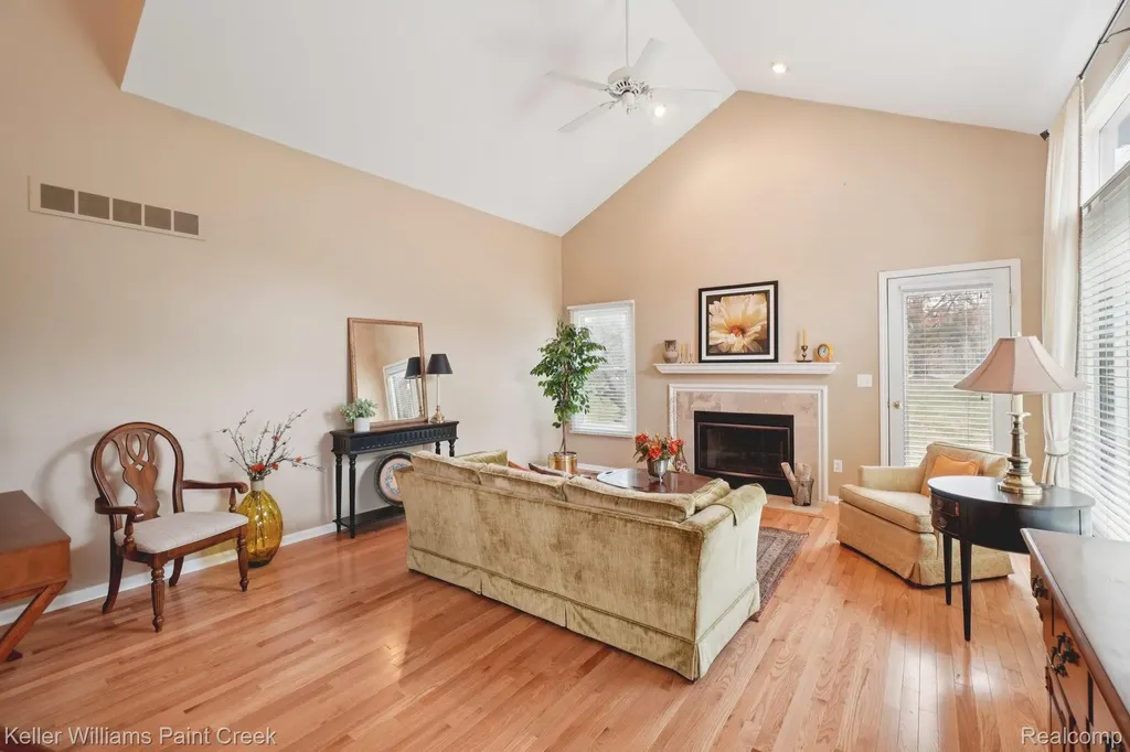 2799 Lochmoor Boulevard Orion Charter Township MI 48360