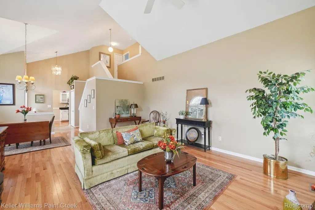 2799 Lochmoor Boulevard Orion Charter Township MI 48360