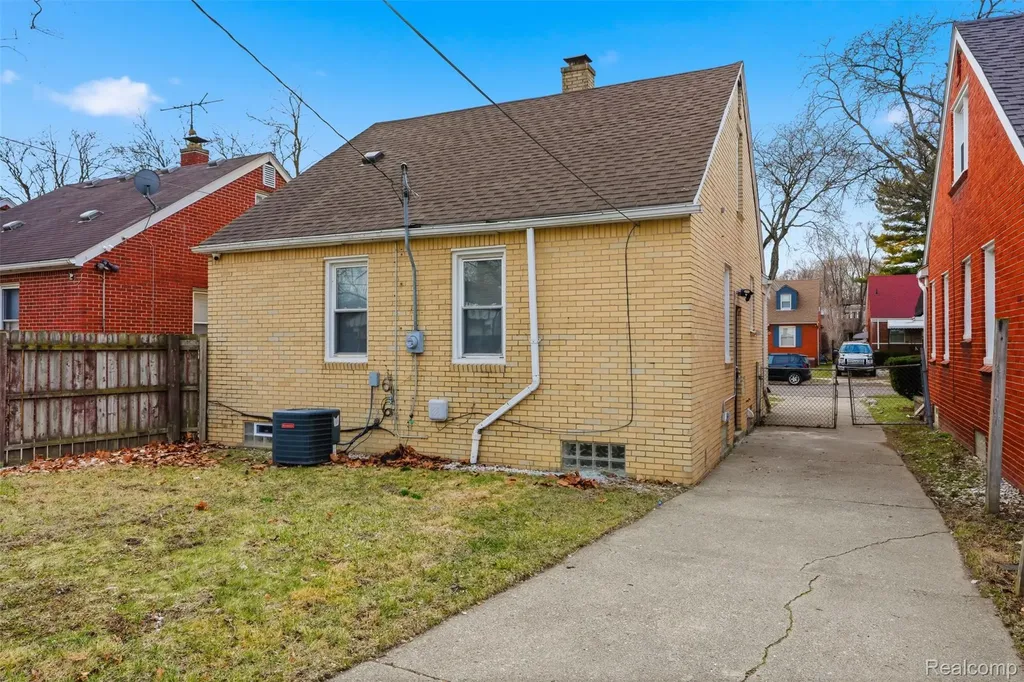 9586 Beaverland Detroit City MI 48239