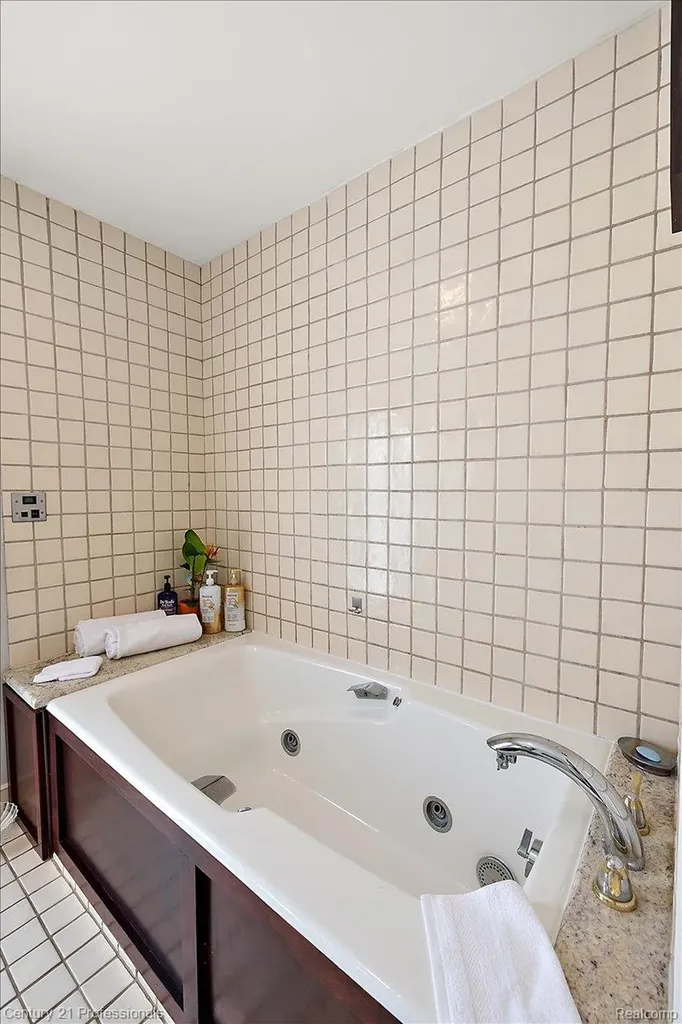 5423 Bristol Parke Drive Independence Charter Township MI 48348