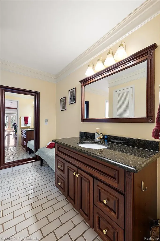 5423 Bristol Parke Drive Independence Charter Township MI 48348
