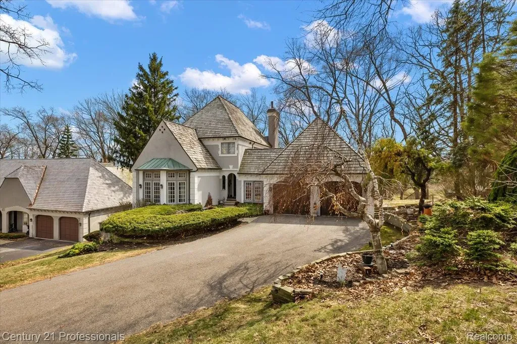 5423 Bristol Parke Drive Independence Charter Township MI 48348