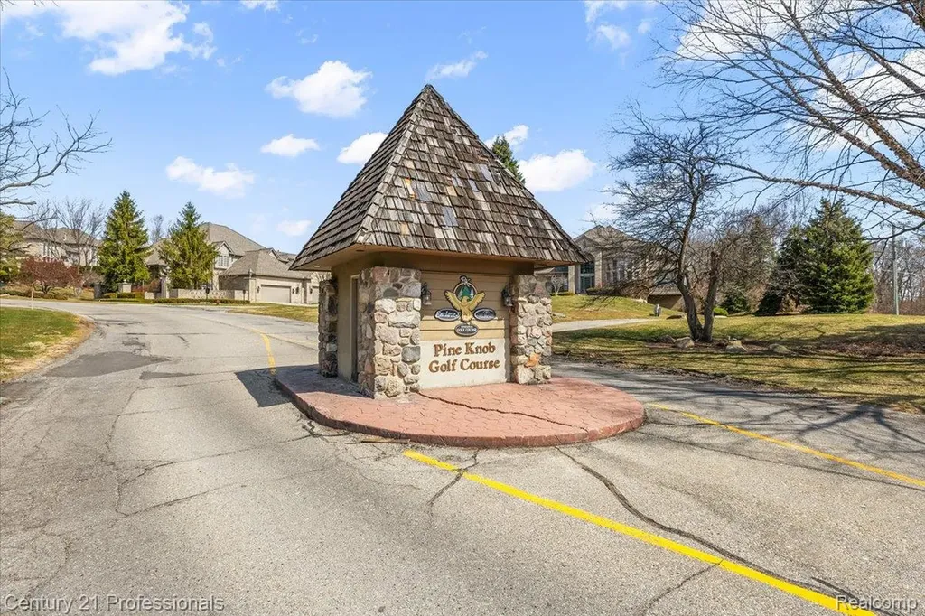 5423 Bristol Parke Drive Independence Charter Township MI 48348