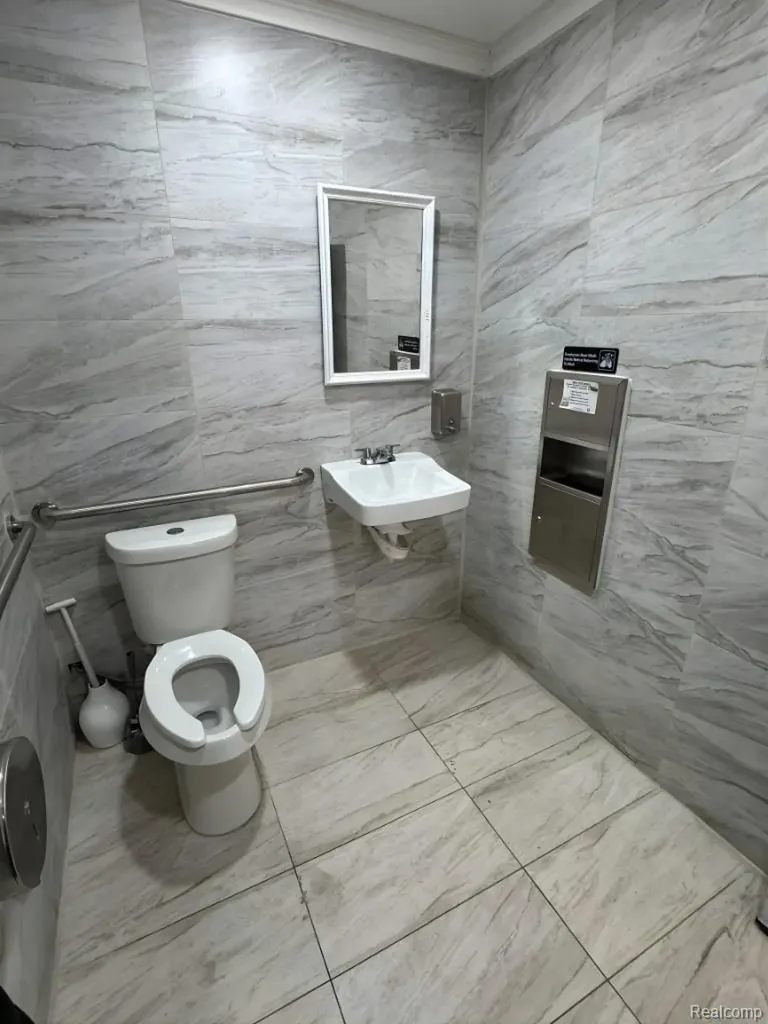 17744 E 9 Mile Road Eastpointe City MI 48021