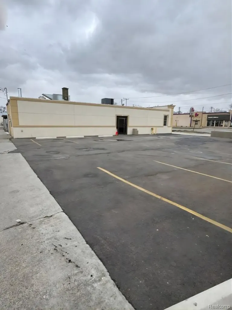 17744 E 9 Mile Road Eastpointe City MI 48021