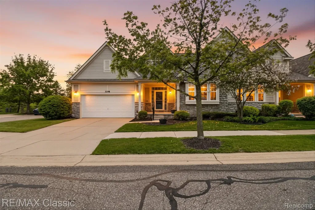 2298 Calibouge Commerce Charter Township MI 48382
