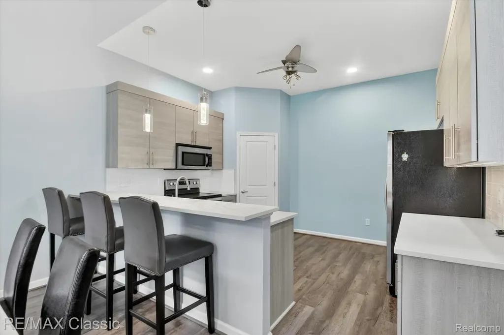 2298 Calibouge Commerce Charter Township MI 48382