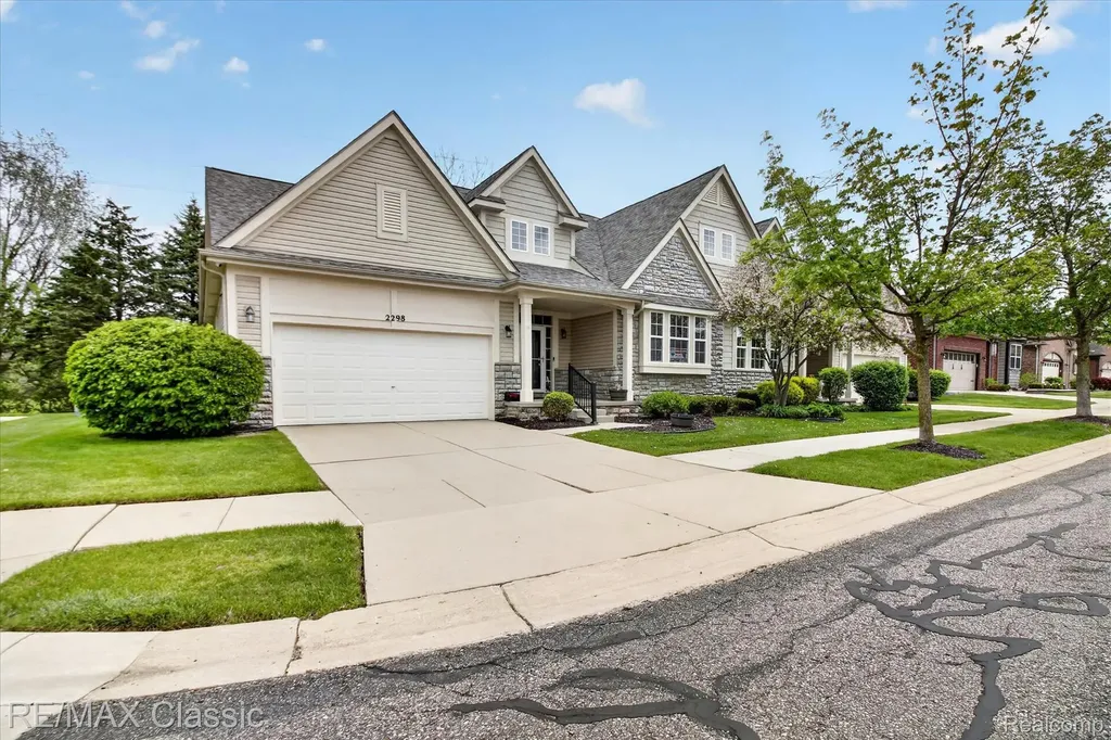2298 Calibouge Commerce Charter Township MI 48382