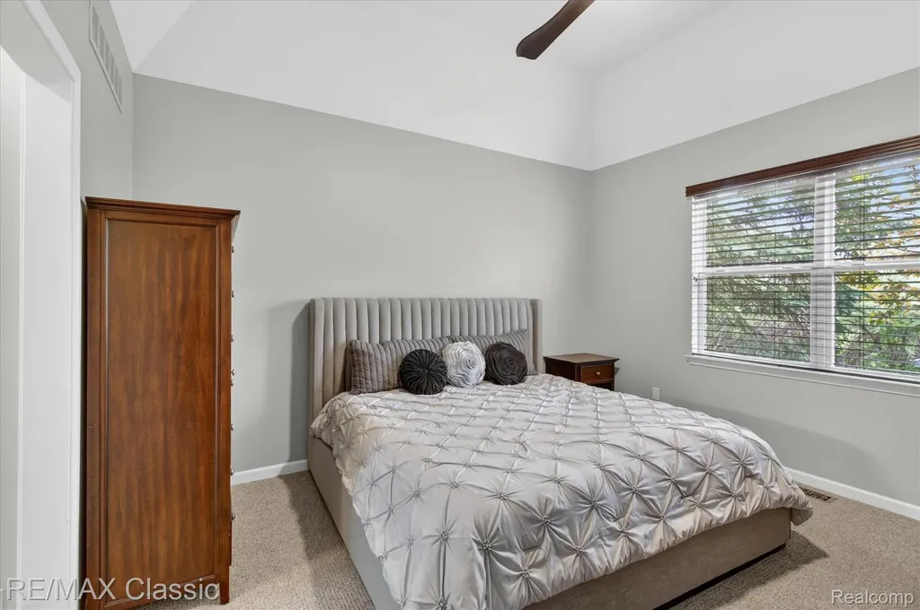 2298 Calibouge Commerce Charter Township MI 48382