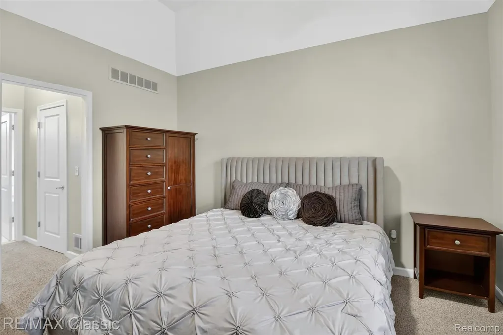 2298 Calibouge Commerce Charter Township MI 48382