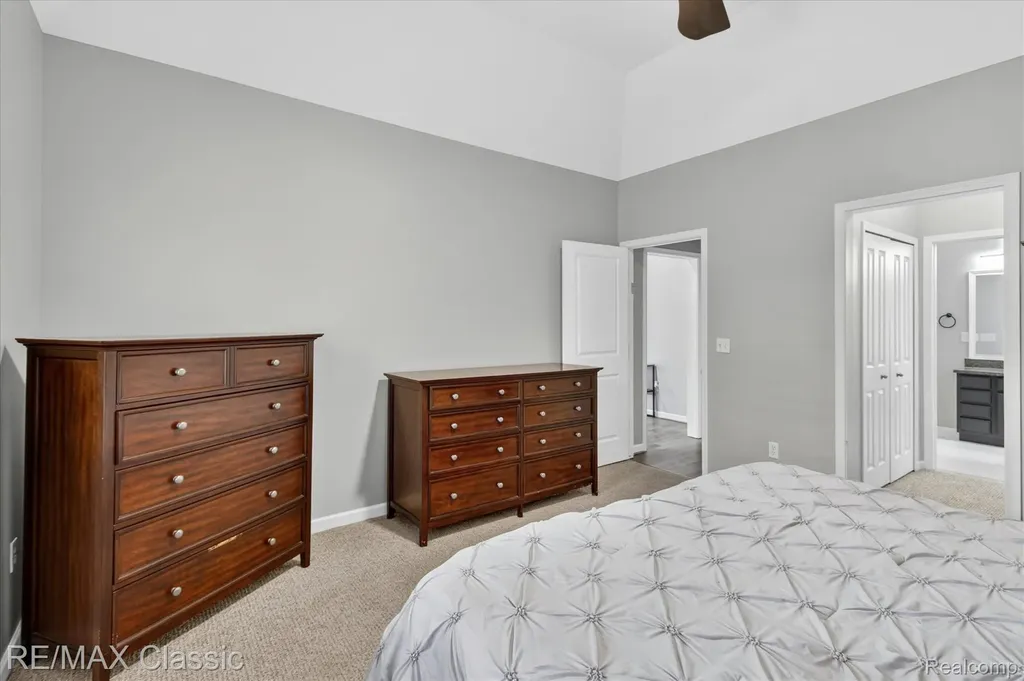 2298 Calibouge Commerce Charter Township MI 48382