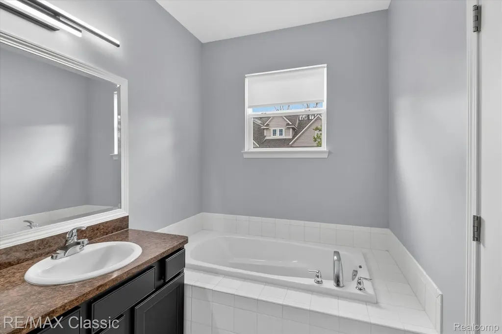 2298 Calibouge Commerce Charter Township MI 48382