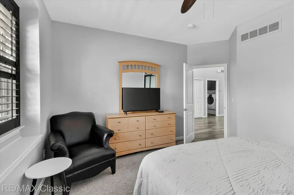 2298 Calibouge Commerce Charter Township MI 48382