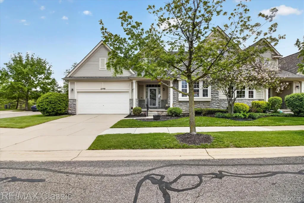 2298 Calibouge Commerce Charter Township MI 48382