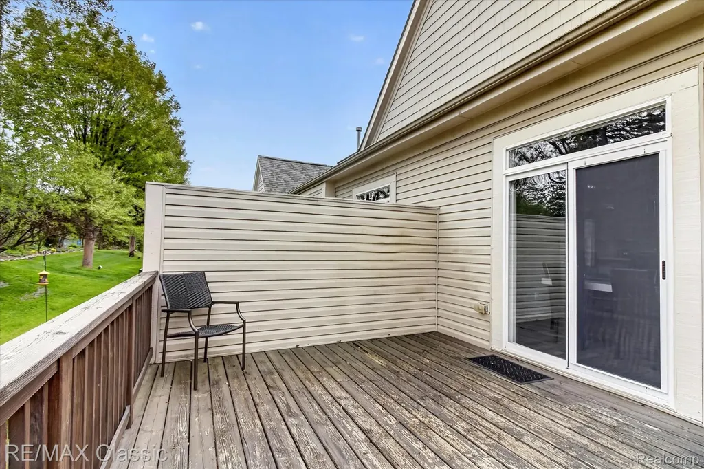 2298 Calibouge Commerce Charter Township MI 48382