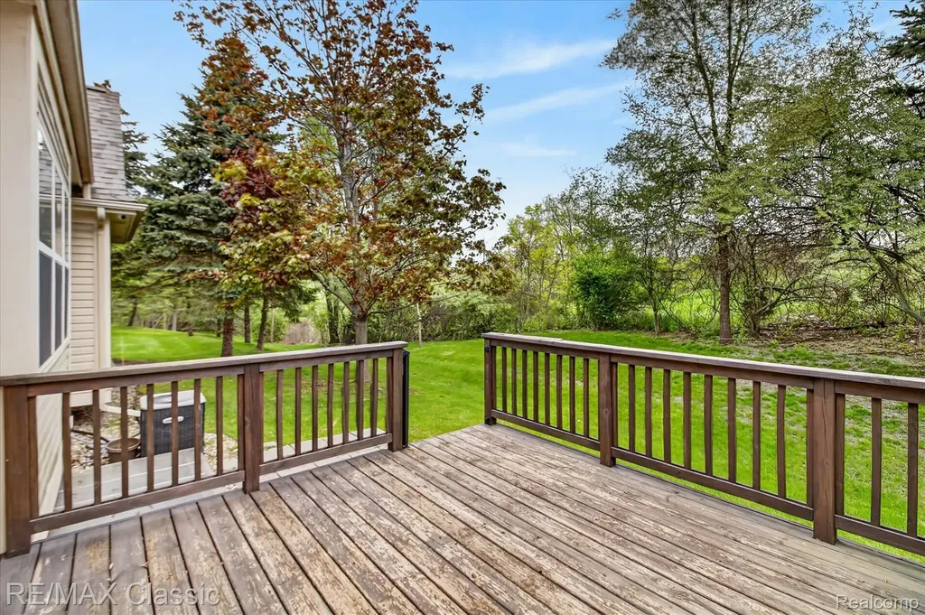2298 Calibouge Commerce Charter Township MI 48382