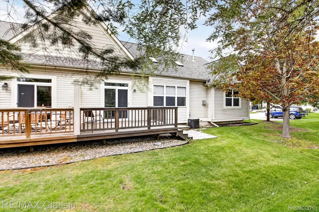 2298 Calibouge Commerce Charter Township MI 48382
