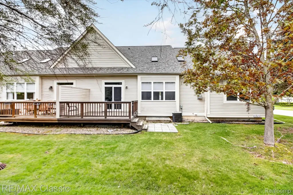 2298 Calibouge Commerce Charter Township MI 48382
