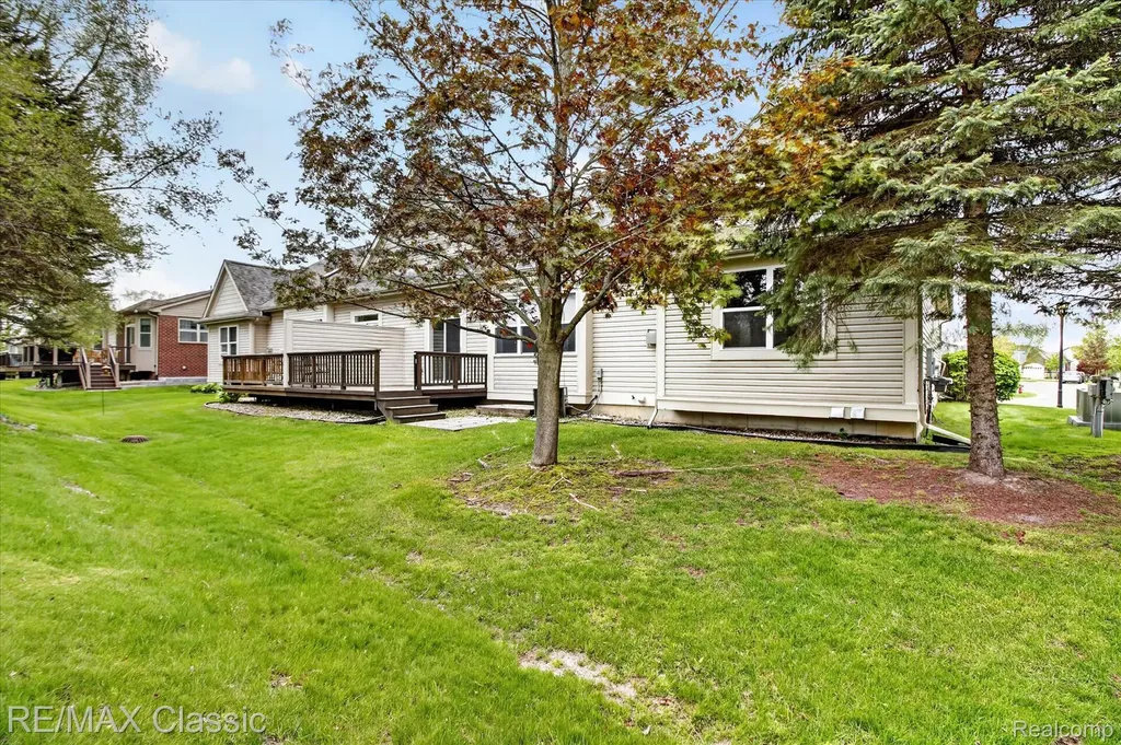 2298 Calibouge Commerce Charter Township MI 48382