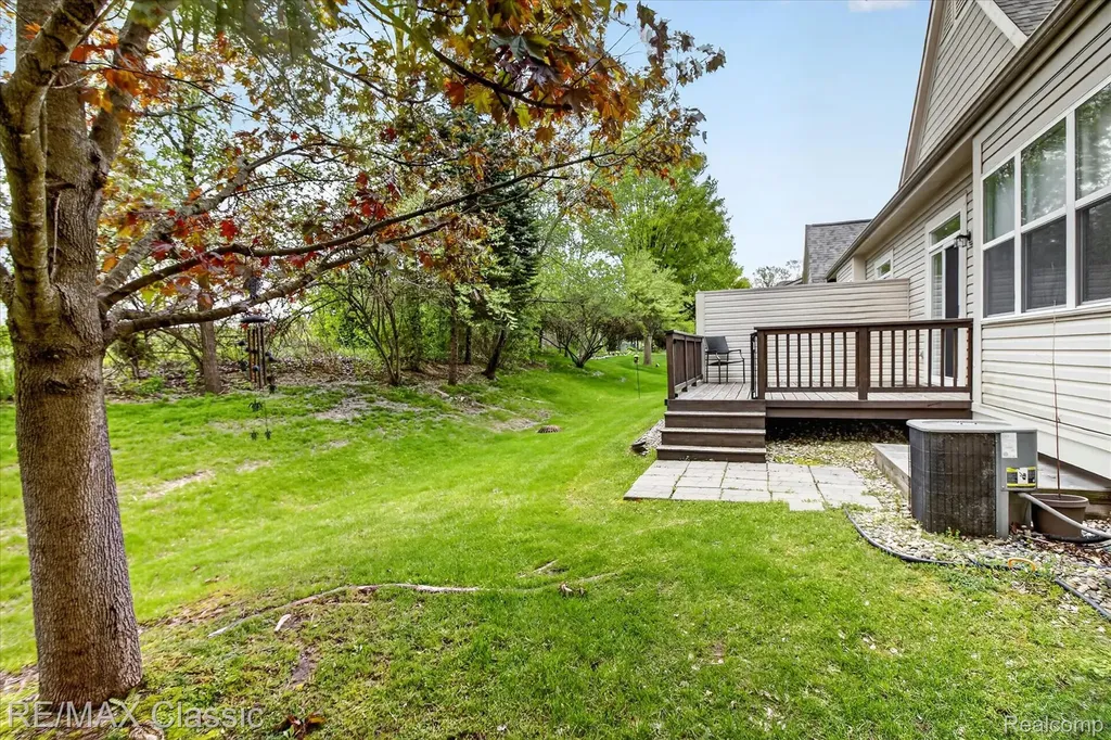 2298 Calibouge Commerce Charter Township MI 48382