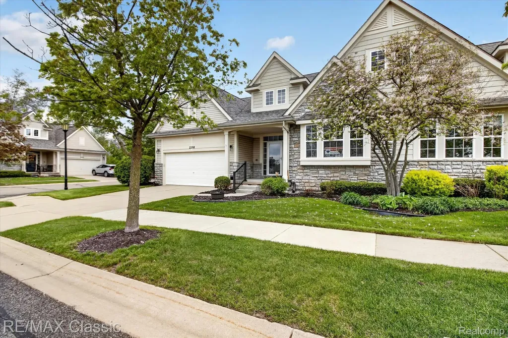 2298 Calibouge Commerce Charter Township MI 48382