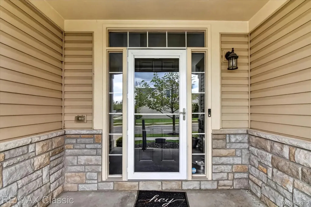 2298 Calibouge Commerce Charter Township MI 48382