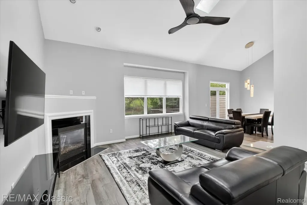 2298 Calibouge Commerce Charter Township MI 48382