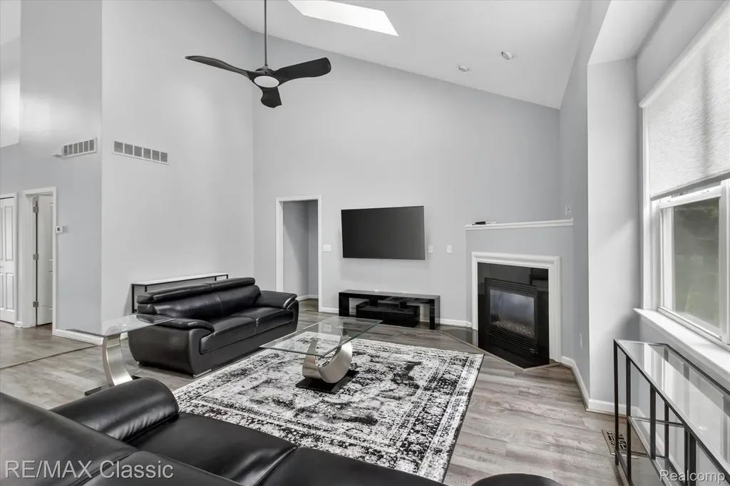 2298 Calibouge Commerce Charter Township MI 48382
