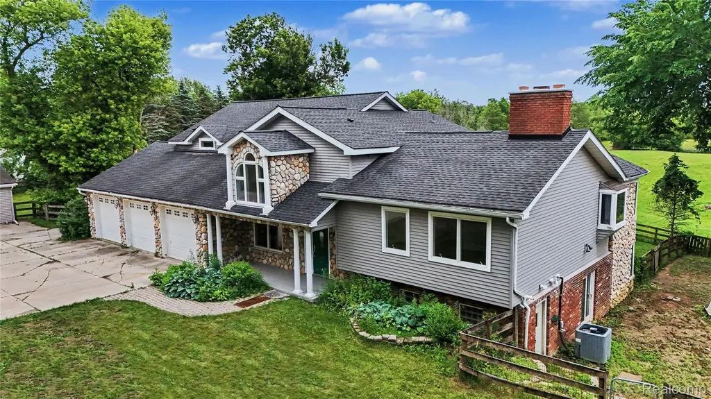 3556 E Dryden Road Dryden Township MI 48455