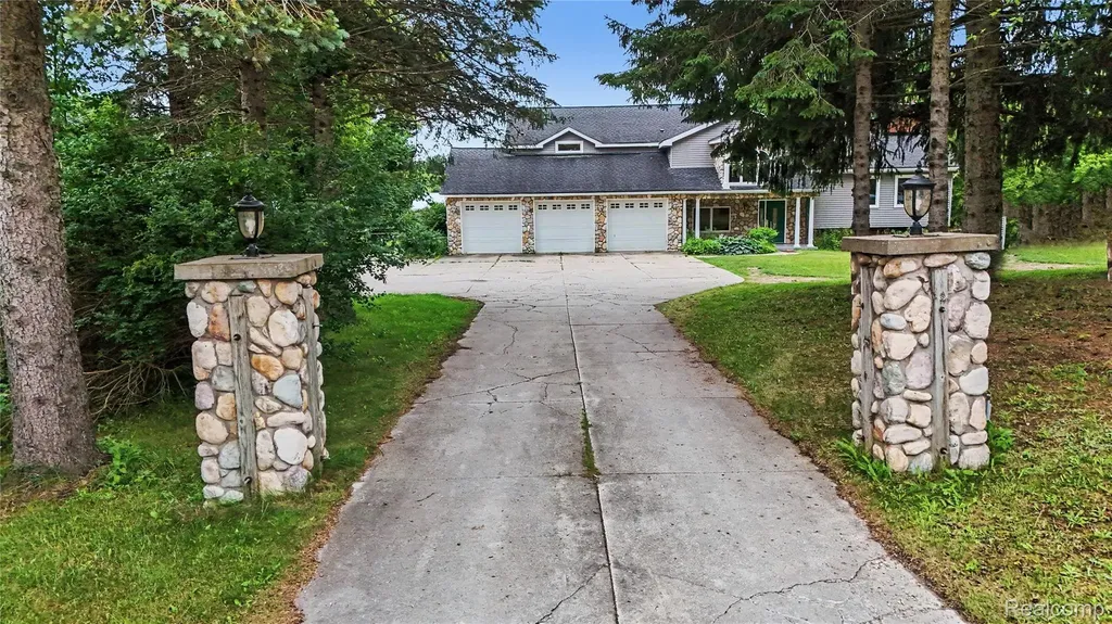 3556 E Dryden Road Dryden Township MI 48455