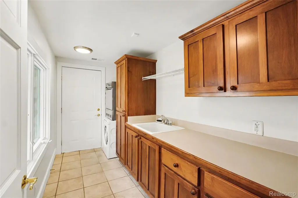 3556 E Dryden Road Dryden Township MI 48455