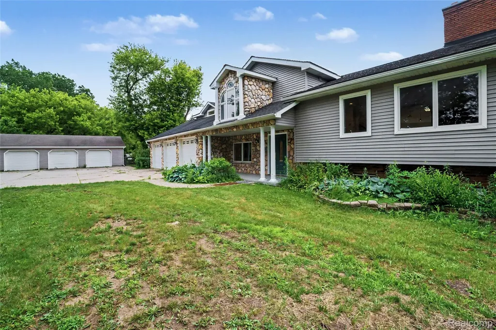 3556 E Dryden Road Dryden Township MI 48455