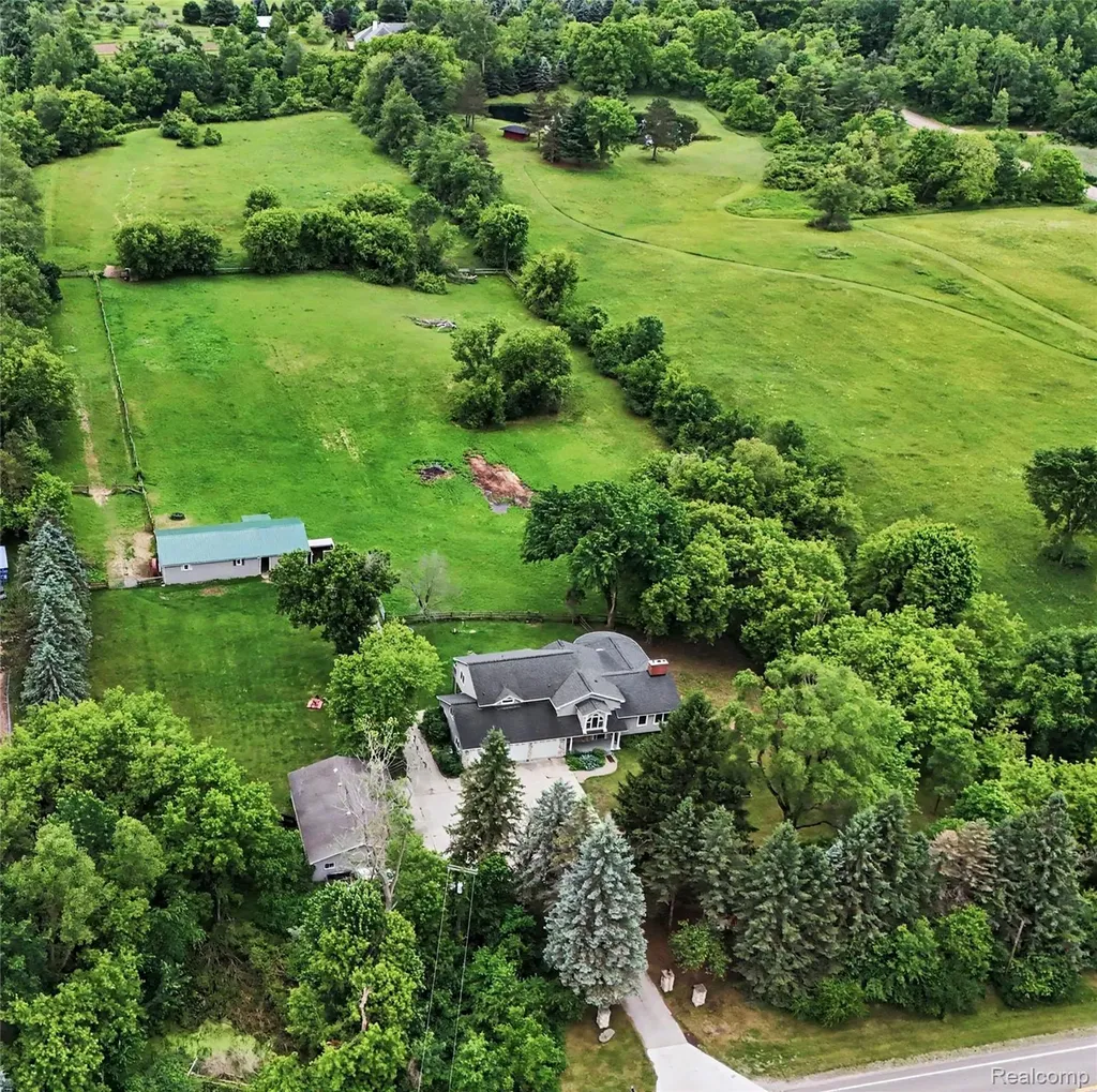 3556 E Dryden Road Dryden Township MI 48455