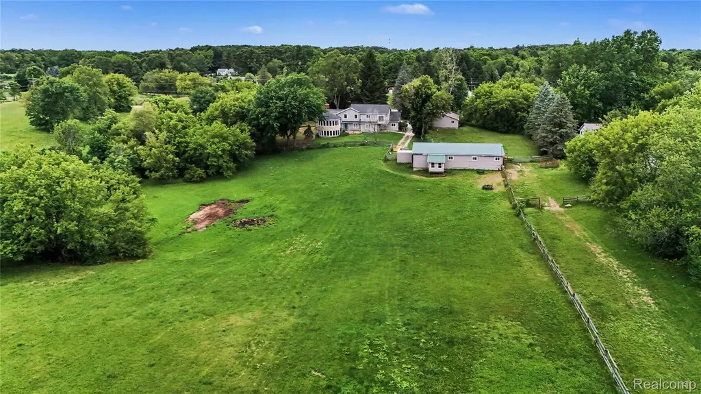 3556 E Dryden Road Dryden Township MI 48455