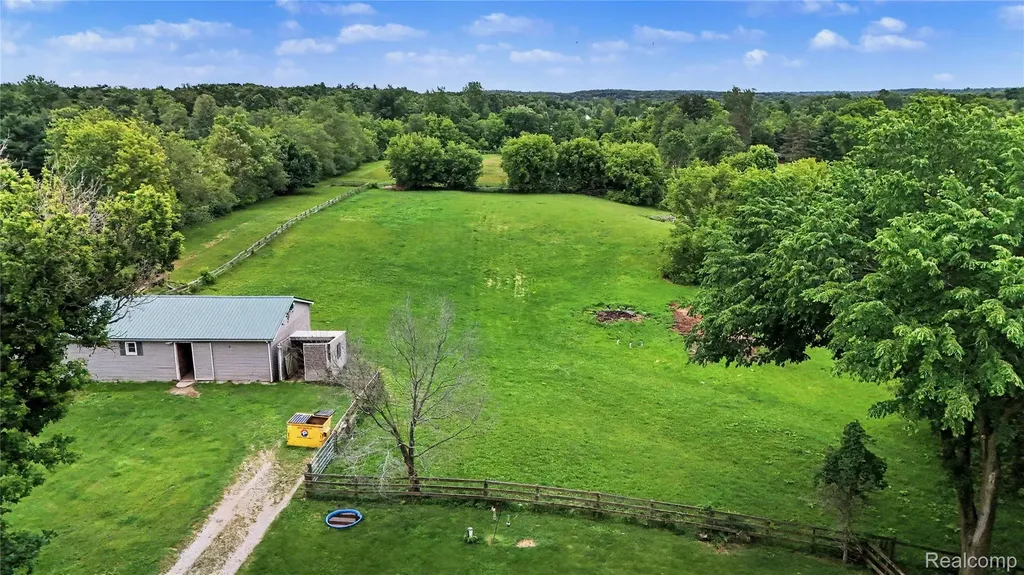 3556 E Dryden Road Dryden Township MI 48455