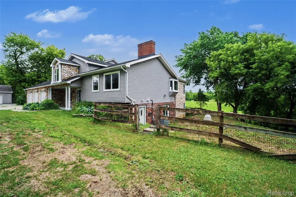3556 E Dryden Road Dryden Township MI 48455