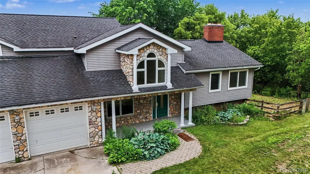 3556 E Dryden Road Dryden Township MI 48455