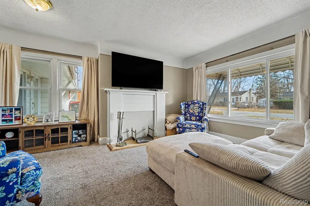 20620 Westhampton Avenue Southfield City MI 48075