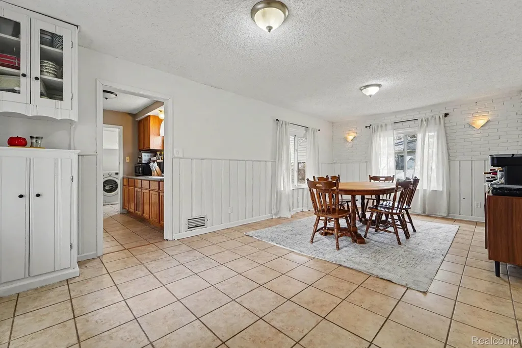 20620 Westhampton Avenue Southfield City MI 48075