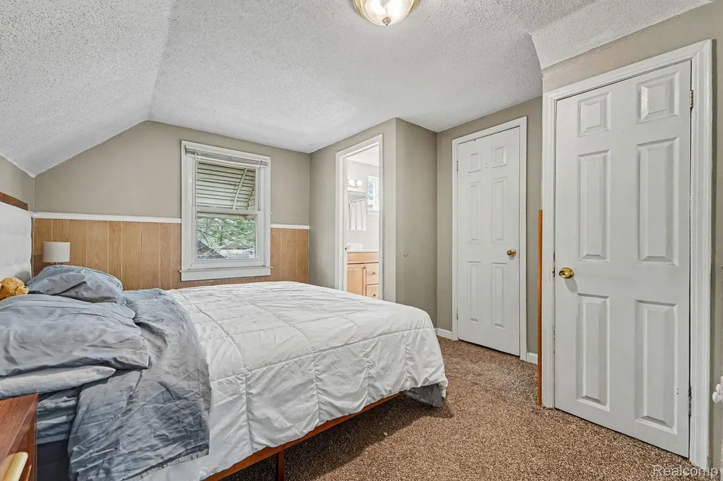 20620 Westhampton Avenue Southfield City MI 48075