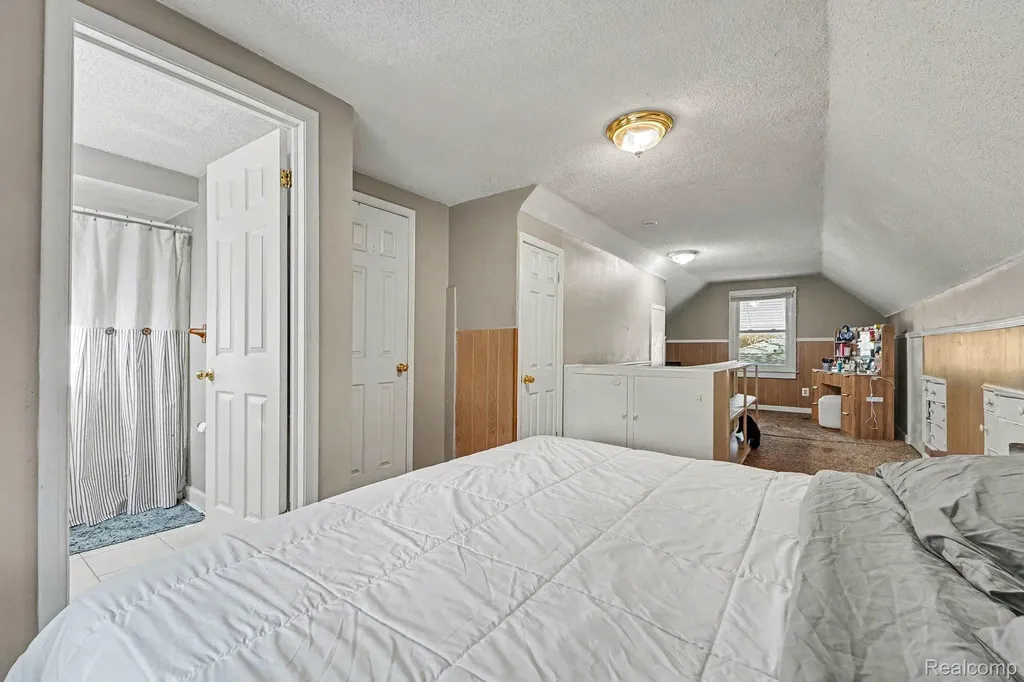 20620 Westhampton Avenue Southfield City MI 48075