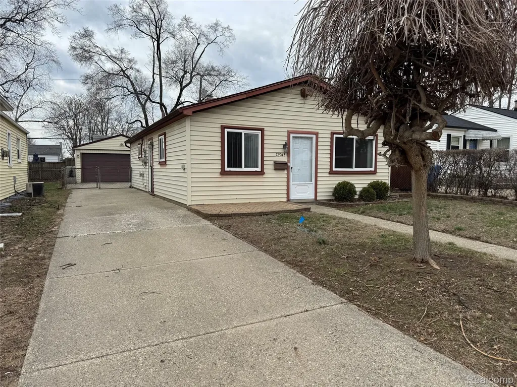 29045 Howard Avenue Madison Heights City MI 48071