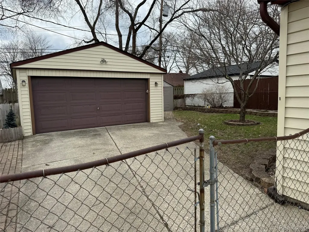 29045 Howard Avenue Madison Heights City MI 48071