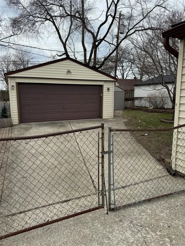29045 Howard Avenue Madison Heights City MI 48071