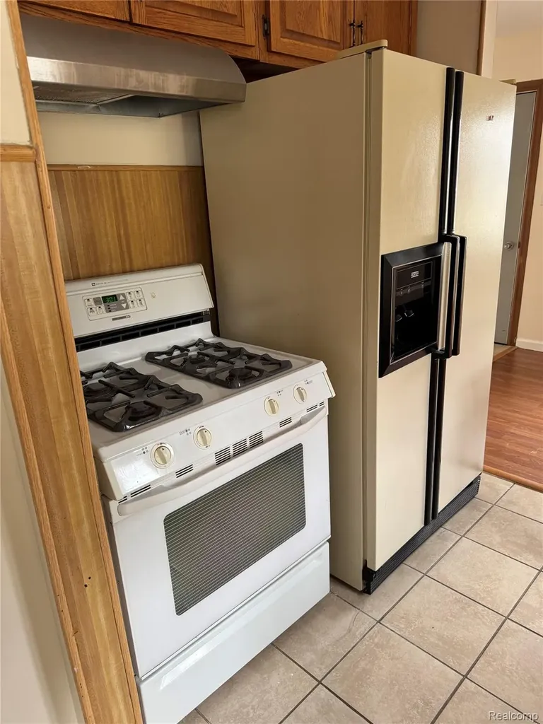 29045 Howard Avenue Madison Heights City MI 48071