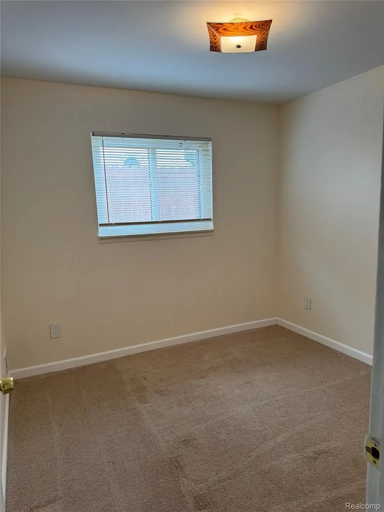 29045 Howard Avenue Madison Heights City MI 48071