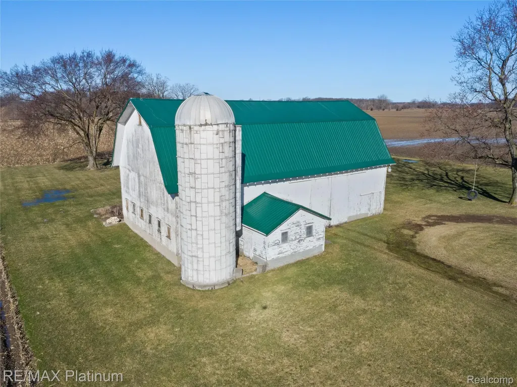 1136 S Nichols Road Clayton Charter Township MI 48473